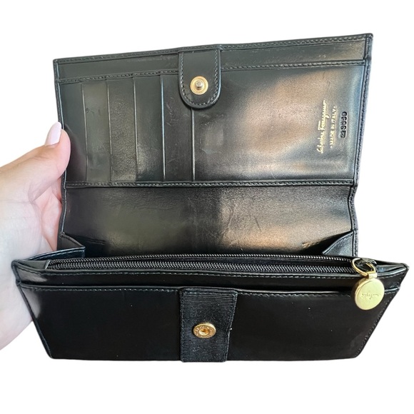 Salvatore Ferragamo Black Bi-Fold Wallet - Picture 4 of 13